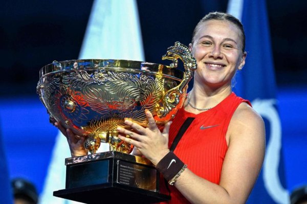 阿尼西莫娃2-1诺斯科娃 糊口首夺中网女单冠军