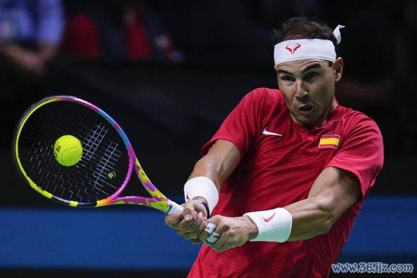 赛场告别传奇未尽 纳达尔二十年辉煌征程